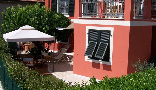 APARTMENT IN VILLA WITH GARDEN AND SEA VIEW