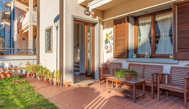 Apartment 'La Casa Di Tilde' with Private Garden, Balcony and Wi-Fi