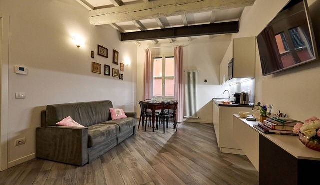 Apartment "La Torre Lunga" . one step away from the Two Towers of Bologna