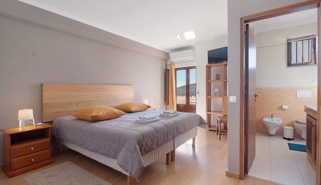 Apartment 'Paz E Natureza 2' with Mountain View, Wi-Fi and Air Conditioning