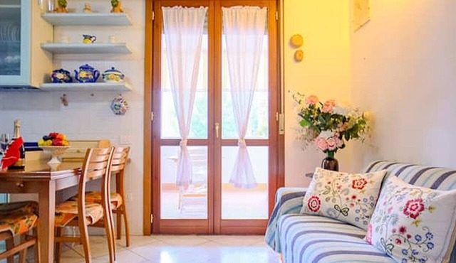 Apartment 'Suite La Casella' with Private Terrace, Wi-Fi and Air Conditioning