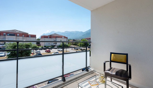 Apartment 'T3 Comfort, Pool, Terrace' with Mountain View, Wi-Fi and Air Conditioning