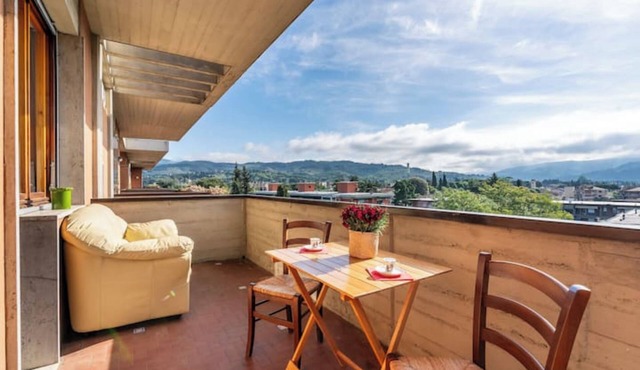 Apartment 'Varlungo Home Terrazza Panoramica' with Private Terrace, Wi-Fi and Air Conditioning