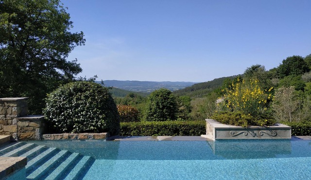 Apartment with swimming-pool in Tuscany, between Arezzo and Florence
