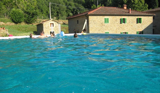 Apartment with 14 beds, in the green near Florence