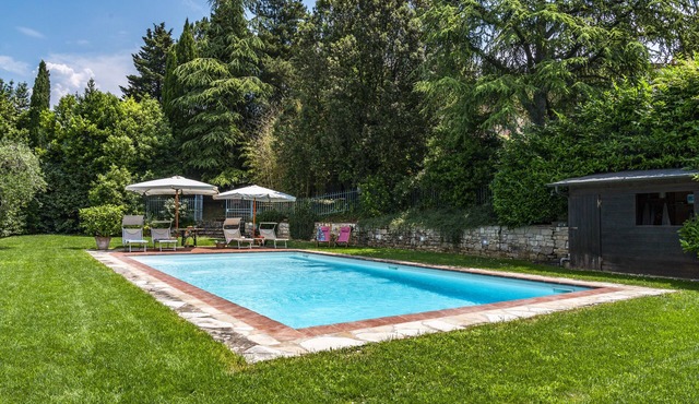 Apartment with pool and panoramic terrace 2 steps from Florence