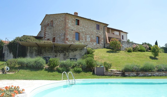 Apartment with wonderful view in the Crete Senesi