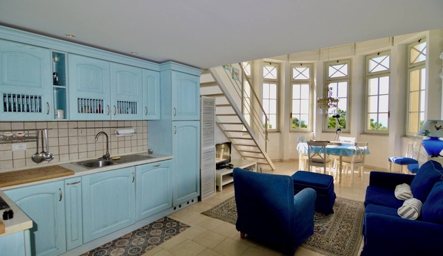 Apartment with wonderful sea view and direct access to the sea