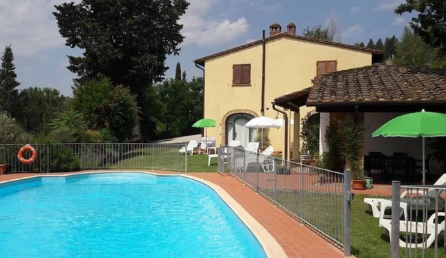 APPARTAMENTO FRONTE PISCINA CON STUPENDA VISTA SULLA CAMPAGNA TOSCANA