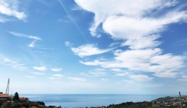 Appartamento in collina con vista mare