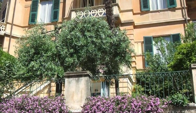 Appartamento in tipica villa liberty ideale per una vacanza tra ulivi e oleandri