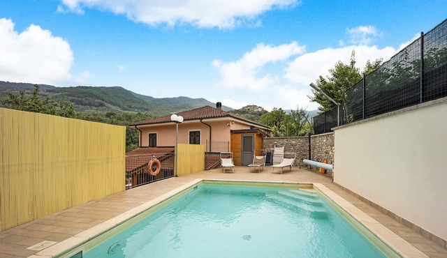 "Appartamento LA VITE - Borgomaro" with Wi-Fi, A/C & Terrace