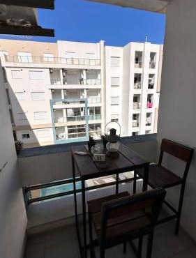 Appartement avec piscine, balcon clim parking