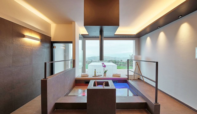 Apt above SPA