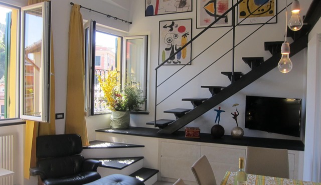 Architectural designed central apartment a few steps from the beaches. PARKING.