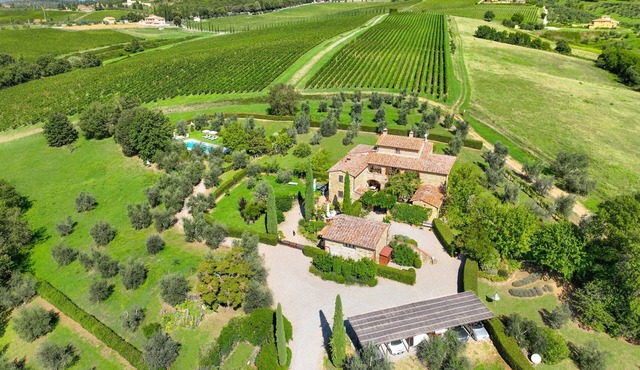 Arco al Poggio by Arceno Rentals Club Spacious Chianti Apt, Pool, Concierge WiFi
