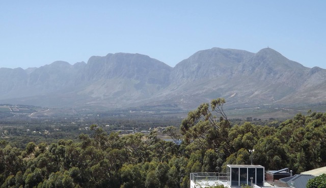Arendsnest Self Catering Studio Apartment with spectacular views.