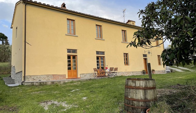 Art Apartment Agriturismo Il Vecchio Merlo The heart of the Tuscan countryside.