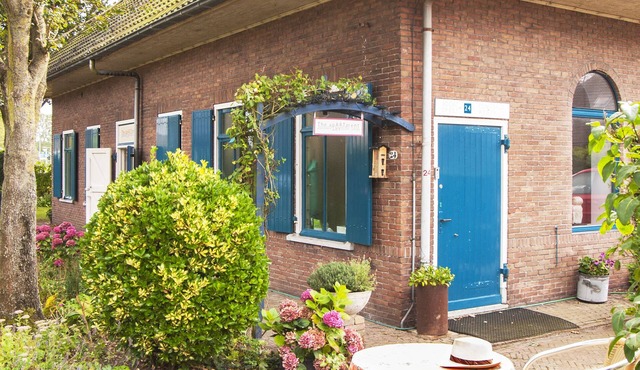 Artfully Enjoy Comfort, Charme and Culture in a spacious loft and private garden