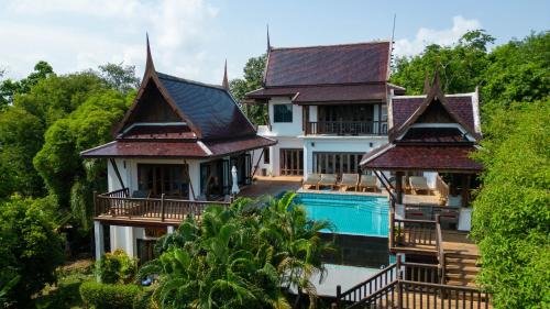 Authentic & Spacious Thai Villa 6BR Private Pool Sea View Sleeps 14