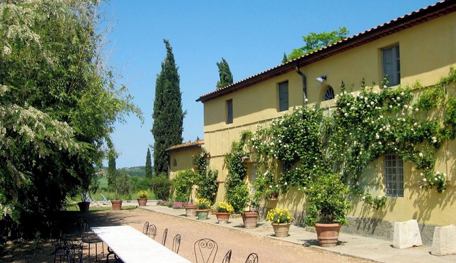 Authentic Tuscan farmhouse with pool for families and children