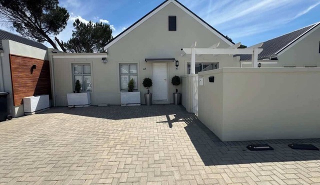 Avalon - 4 Bed 4 Bath House in 24/7 secure Estate