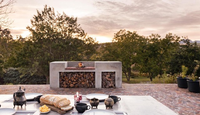 Avemore Vineyard View - wood fired hot tub and full power back up