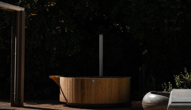 Avemore Winelands Home - wood fired hottub and full power back up