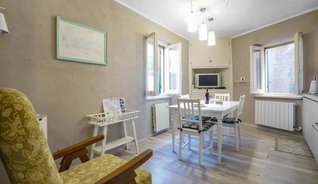 Awesome apartment in Carro with WiFi