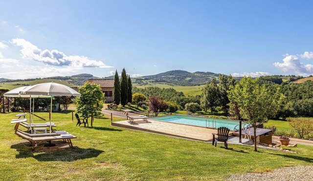 Awesome home in Casole d'Elsa with WiFi