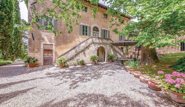 Awesome home in Lari -PI-