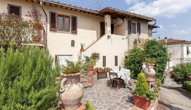 Awesome home in Montefoscoli with WiFi