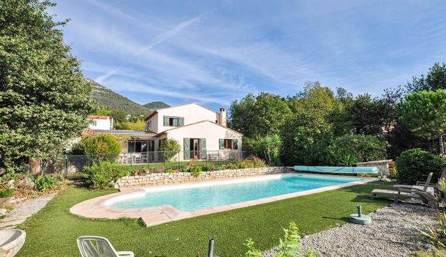 Awesome home in Saint-Jeannet