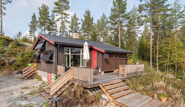 Awesome home in Setskog with lake view