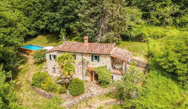 Awesome home in Castelnuovo Val di Cec