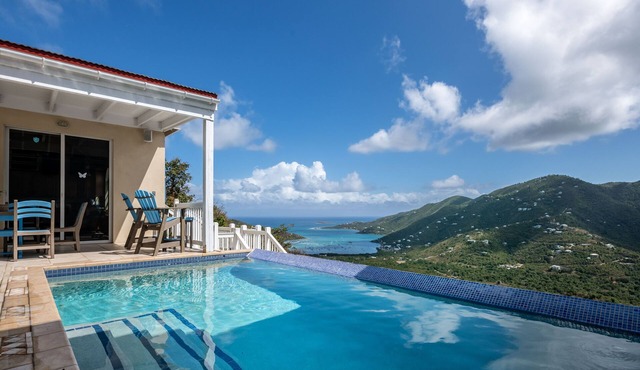 Awesome views, private pool, air conditioning, close to beaches, restaurants!