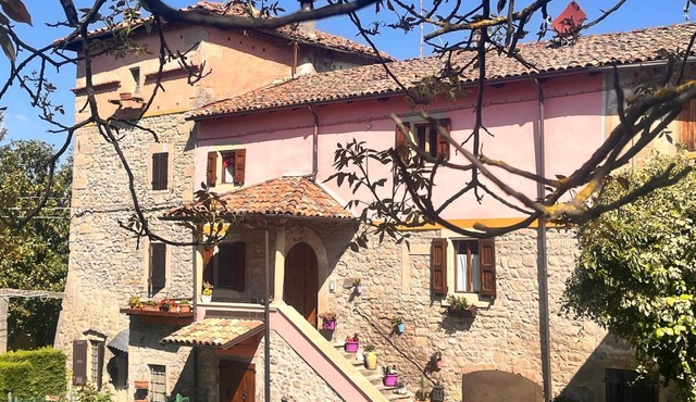 B&B Camelia - 5 Minutes from Rocchetta Mattei