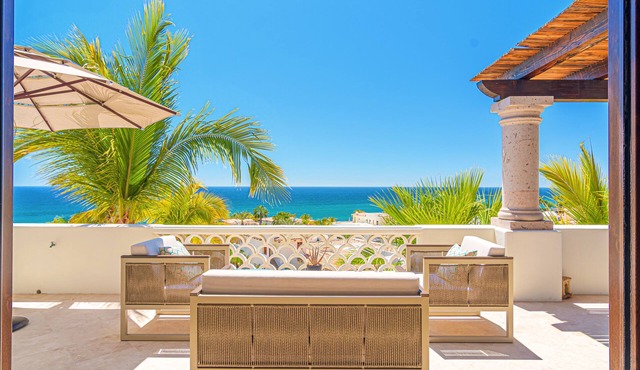 B302 Oceanview Penthouse with Infinity pool and jacuzzi