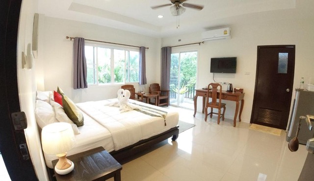 Baan Glangsuan Bang Kobua