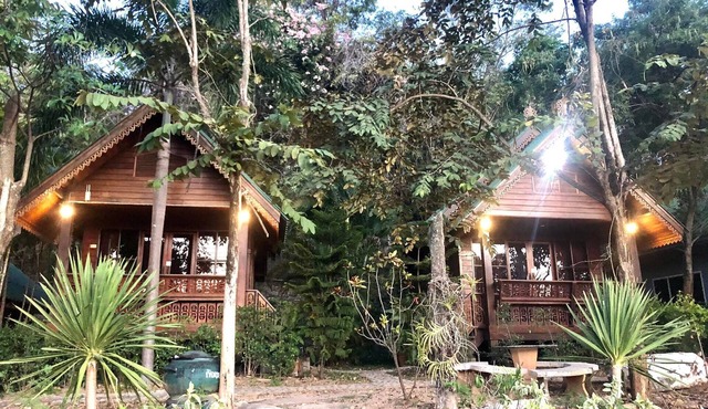 Baan Ing Khao Resort