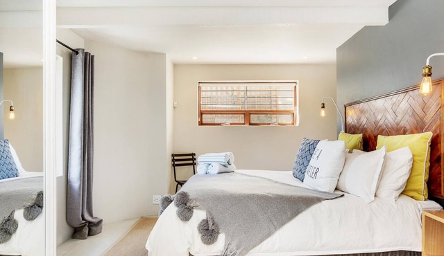 Backup-Powered Beautiful Garden Apartment Located in Popular Green Point Village