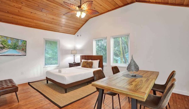 Bamboo Tropical Oasis Studio with Pool