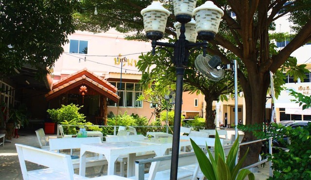 Ban Bua Resort & Hotel