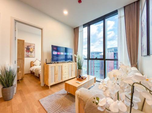 Bangkok High-Floor Luxury Suite 2 Bedrooms 2 Bathrooms King & Queen Bed Sky Pool Heart of Siam District 曼谷高层奢华套房 两卧两卫 特大床 大床 无边泳池 坐落暹罗商圈核心