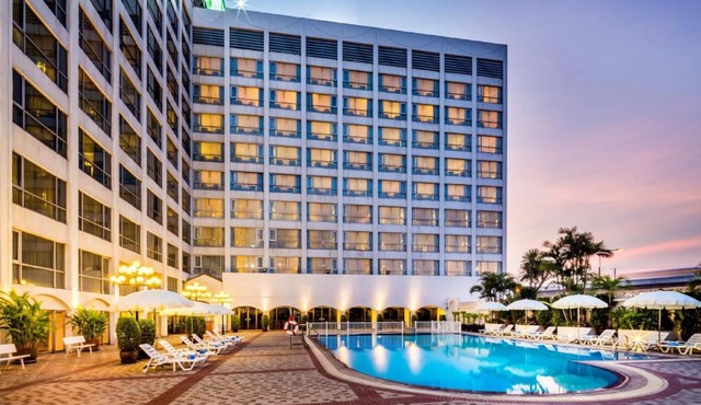 Bangkok Palace Hotel