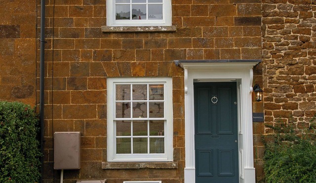 Banwell-luxury 4 bedroom cottage in Oxfordshire: families, groups, pets, wi-fi