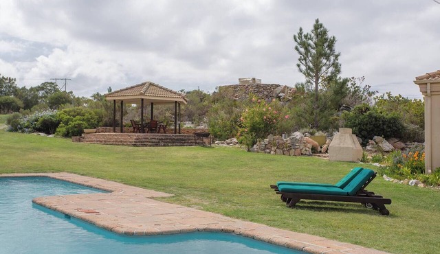 Barton Blue Crane near Hermanus Pool & Hot Tub
