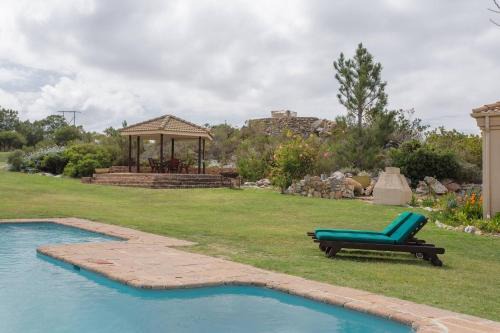 Barton Blue Crane near Hermanus Pool Hot Tub