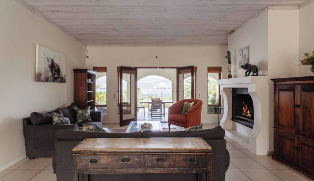 Barton Dove near Hermanus – Pool & Hot Tub