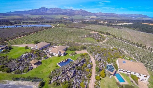 Barton Hoopoe Cottage Near Hermanus With Wood Fired Hot Tub